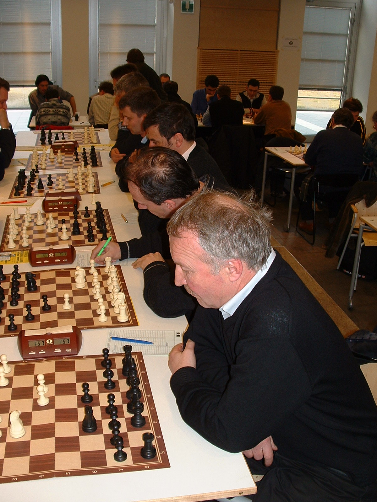 FM Carlo Micheli in der 9. Runde im Premmstallerhof beim 2. Titelgewinn von Brixen/Milland