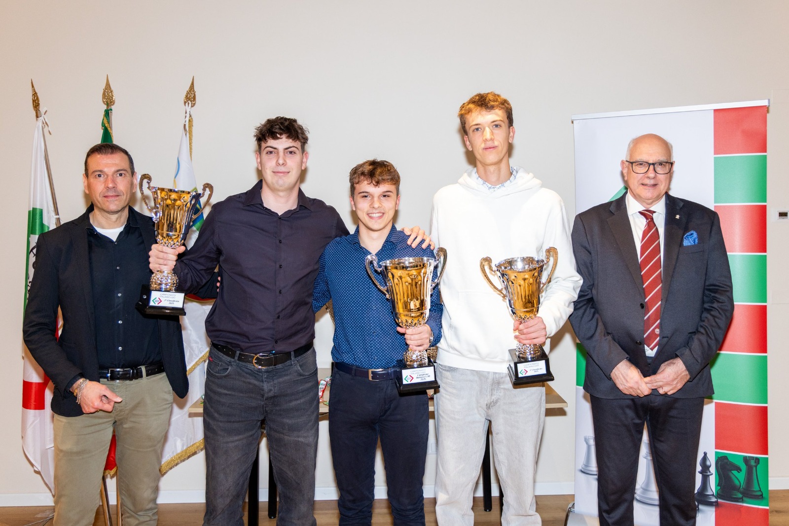 Sieger FM Niccolò Casadio in der Mitte bei der Siegerehrung. Bild von der FSI Homepage.