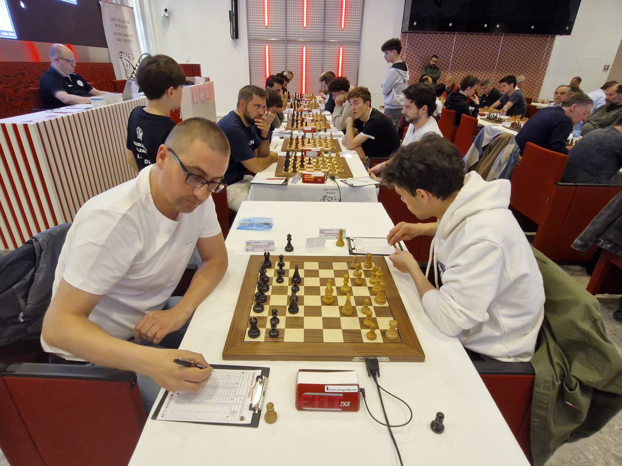 3. Sparkassen Trophy 2026: Timofey Bodrov schnappt den FM den Sieg weg und gewinnt erstmals ein bedeutendes Turnier im Lande.